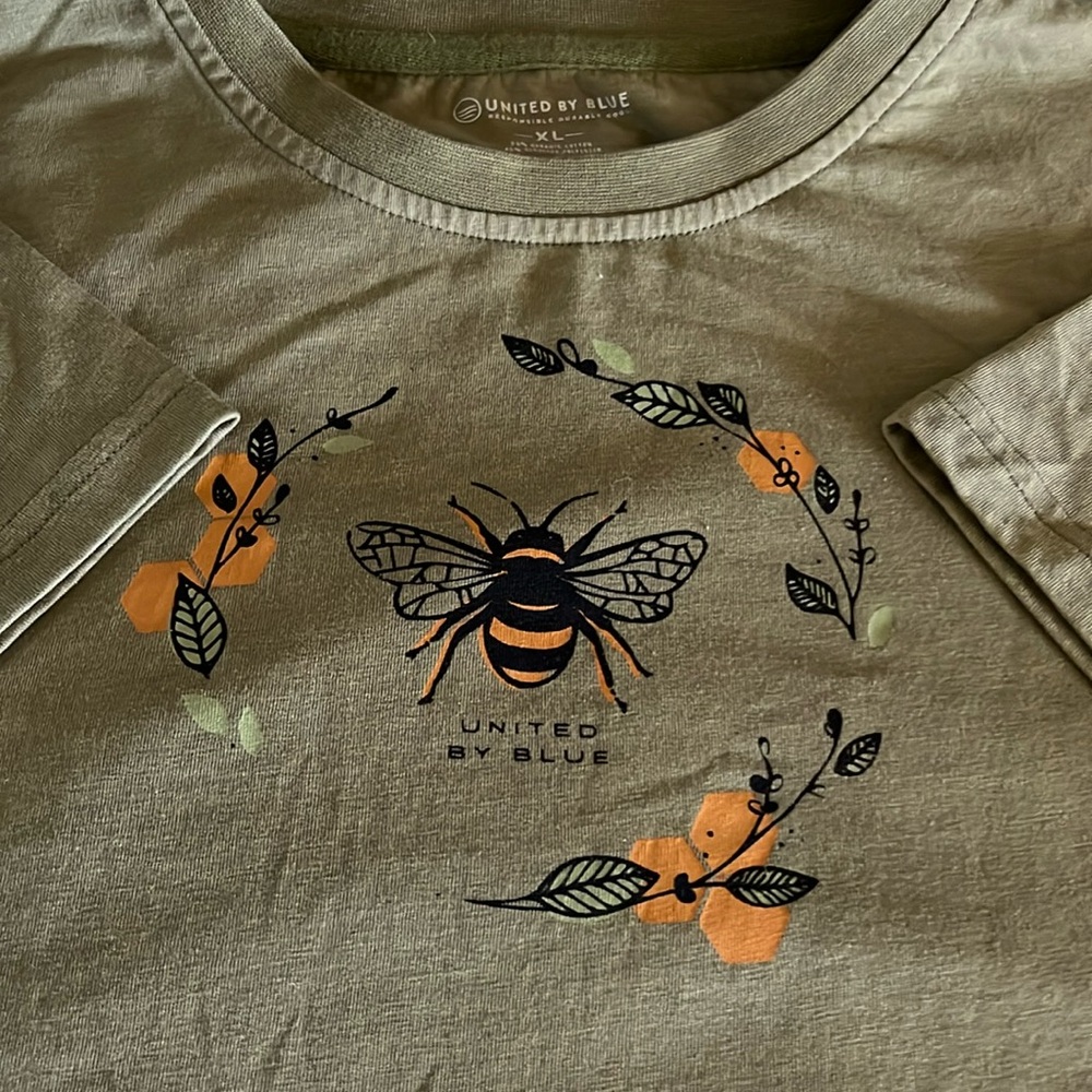 United by Blue - Sustainable Eco Friendly Kids XL Bee Facts t-shirt